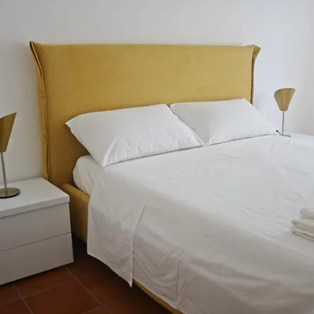 Regina Elena Vittoria *