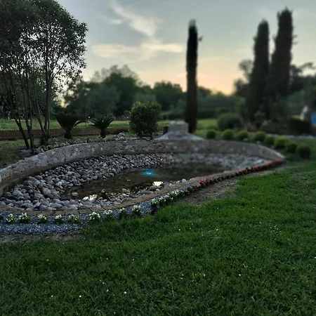 Villa Regina Elena Vittoria *